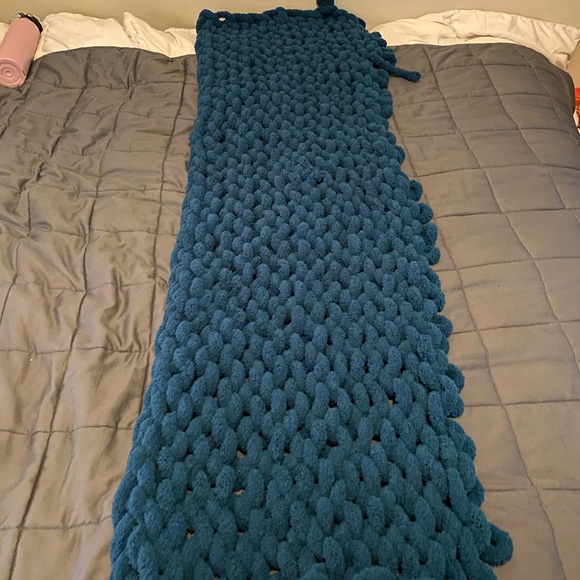 Custom Hand Knit Chunky Blanket - Picture 6 of 8